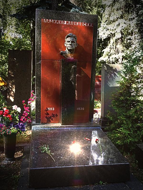 Tumba del poeta Vladimir Mayakovsky